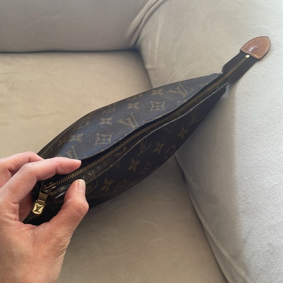 Vintage Louis Vuitton Toiletry Bag (1980s) - Picture 9 of 11